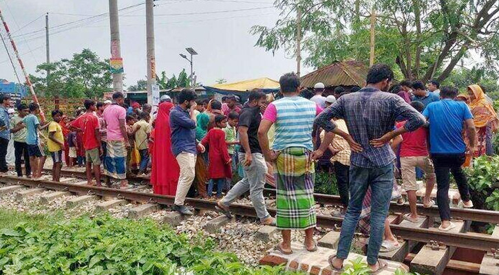 নরসিংদীতে রেললাইন কালভার্টের নীচে ইজিবাইক চালকের মরদেহ