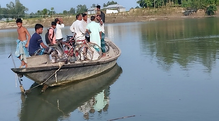 জামালপুরে একটি ব্রিজের অভাবে দুর্ভোগে দুপাড়ের  মানুষ