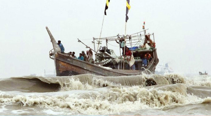 বাংলাদেশি মাছ ধরার ট্রলার লক্ষ্য করে মিয়ানমারের গুলিবর্ষণ, নিহত ১