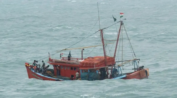 বাংলাদেশের জলসীমায় ফিশিং ট্রলারসহ ৪৮ ভারতীয় জেলে আটক