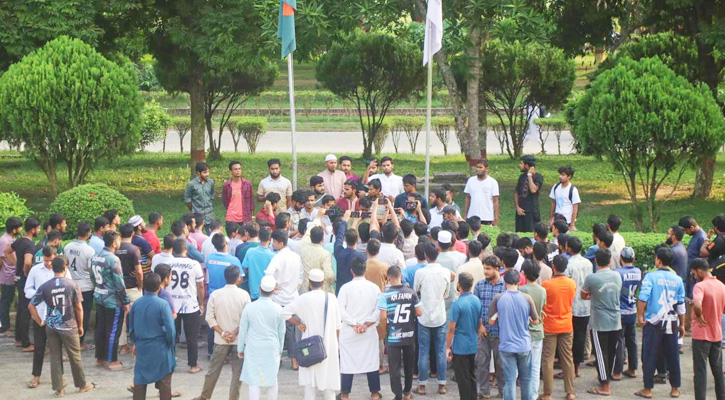 চবিতে ছাত্রলীগের হামলার প্রতিবাদে ইবিতে বিক্ষোভ