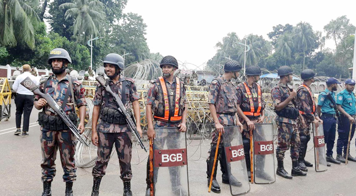 বঙ্গভবনের সামনে কাঁটাতারের বেড়া, নিরাপত্তা জোরদার