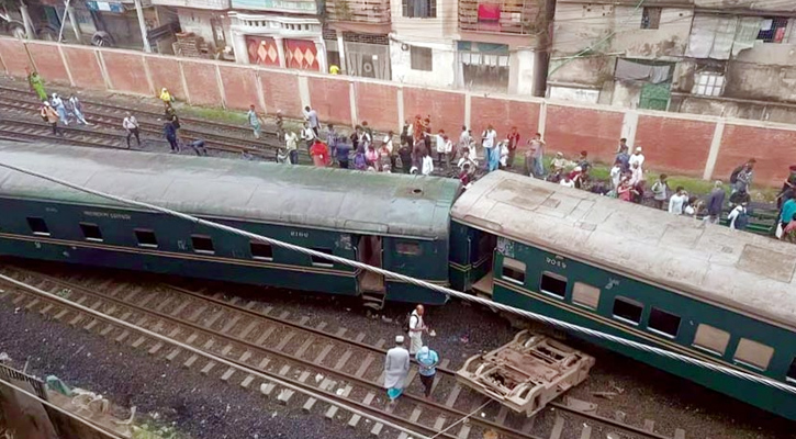 গোপীবাগে ট্রেন লাইনচ্যুত, ঢাকার সঙ্গে দুই রুটে রেল যোগাযোগ বন্ধ