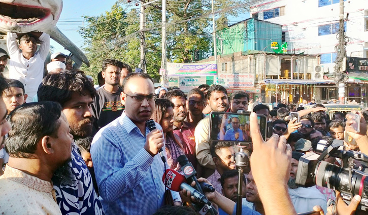 ৫ ঘণ্টা পর সড়ক ছাড়লেন সেন্ট মার্টিনবাসী