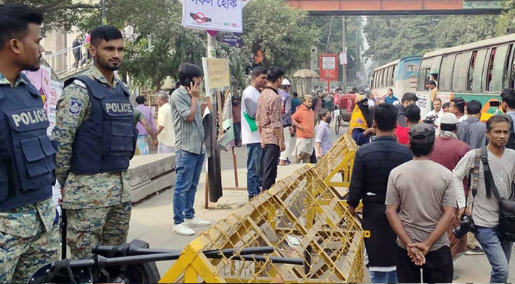 মধ্যরাতে রাজধানীতে লাখ টাকার প্রলোভনে ঢাকামুখী লাখো মানুষ