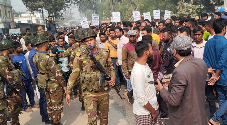 ইউএনও প্রত্যাহারের দাবিতে উত্তাল বীরগঞ্জ, সড়ক অবরোধ