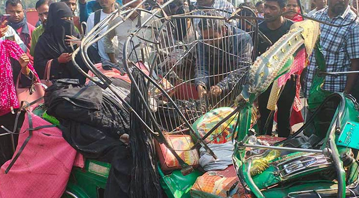 শেরপুরে বাস-অটোরিকশার মুখোমুখি সংঘর্ষ, নিহত বেড়ে ৬