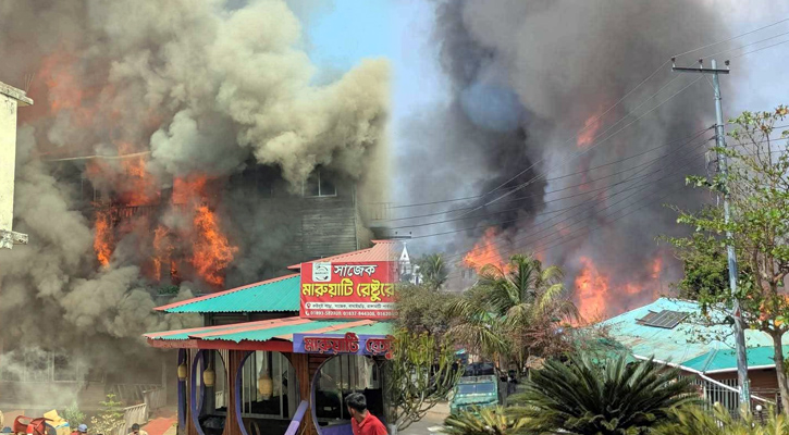 সাজেক ভ্যালিতে রিসোর্টে ভয়াবহ আগুন