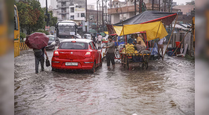 দিল্লিতে ভারী বর্ষণে রেড অ্যালার্ট জারি