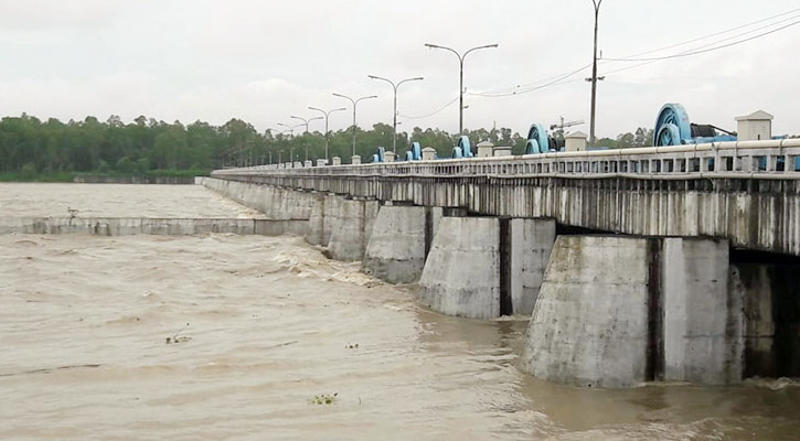 ছয় নদীর পানি বিপদসীমার ওপর দিয়ে প্রবাহিত হচ্ছে