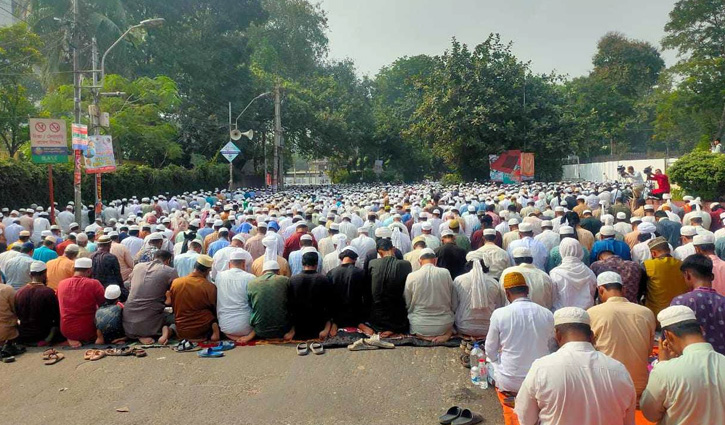 বড় জমায়েত নিয়ে কাকরাইলে জুমা আদায় করলেন সাদপন্থিরা