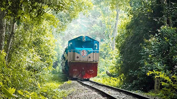 কাল থেকে রেলভ্রমণে গুনতে হবে বাড়তি ভাড়া