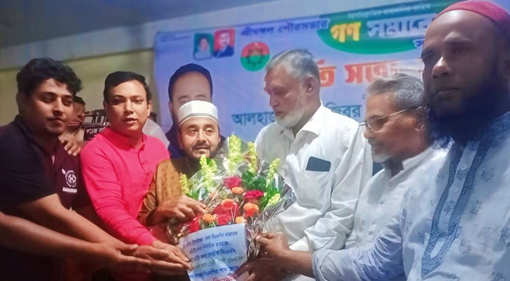 বিএনপির কেন্দ্রীয় নির্বাহী কমিটির সদস্য মুজিবুর চৌধুরীকে ফুলেল শুভেচ্ছা