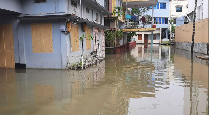 সিলেটে বার বার বন্যায় থমকে যাচ্ছে জীবন যাত্রা