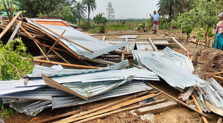 সিংড়ায় ২০ মিনিটের ঝড়, শতাধিক বাড়িঘর লন্ডভন্ড