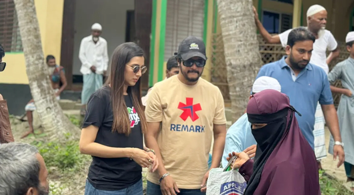 শাকিবের অনুপস্থিতির জন্য বন্যার্তদের পাশে ইমন-মিম