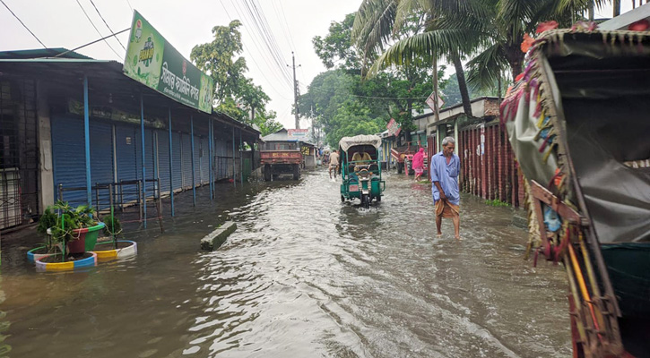 কুড়িগ্রাম শহরে ভারী বৃষ্টিতে জলাবদ্ধতা