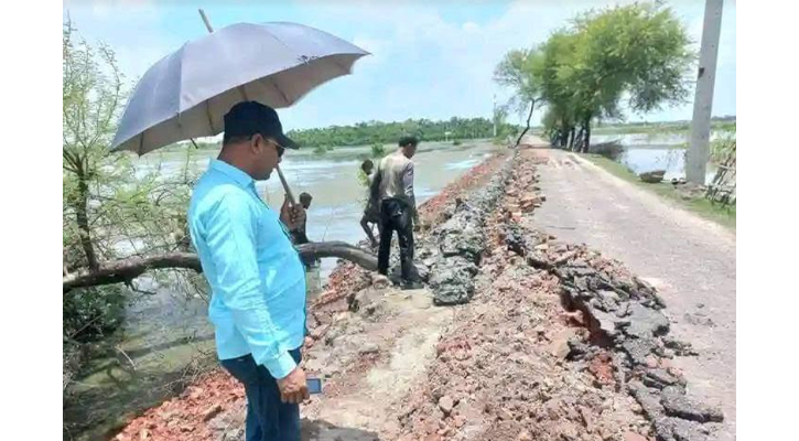 রামপালে ব্যবসায়ী সাইফুজ্জামানের ক্ষতিগ্রস্ত রাস্তা সংস্কার