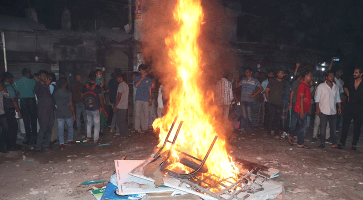 খুলনায় জাতীয় পার্টির অফিসে ভাঙচুর-আগুন