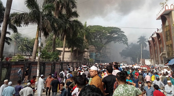 বঙ্গবাজারে আগুন, ফায়ার সার্ভিসের প্রধান কার্যালয়ে হামলা