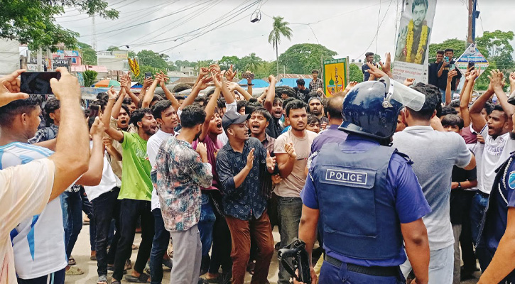 সদরপুরে কোটা সংস্কার আন্দোলনকারীদের বিক্ষোভ