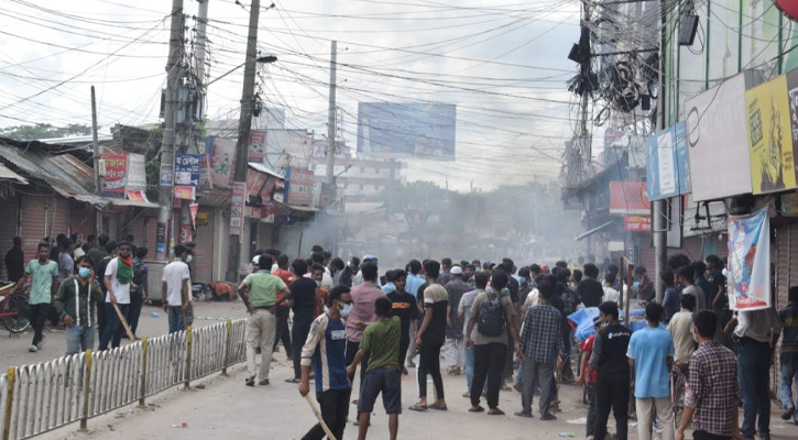 বরিশালে সার্জেন্টের মোটরসাইকেলে অগ্নিসংযোগ