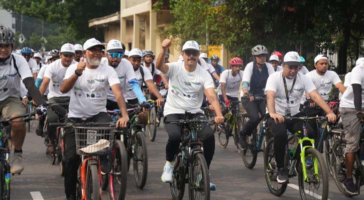 পরিবেশ দিবস উপলক্ষ্যে সাইকেল র‍্যালিতে অংশ নিলেন ডিএনসিসি মেয়র