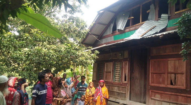 মোরেলগঞ্জে দূবৃত্তেদের হামলায় বসতঘর ভাংচুর লুটপাট