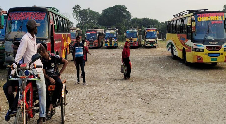 বেনাপোল রুটে টানা ৫ দিন  দূরপাল্লার পরিবহন বন্ধ : চরম দূর্ভোগে পাসপোর্ট যাত্রীরা