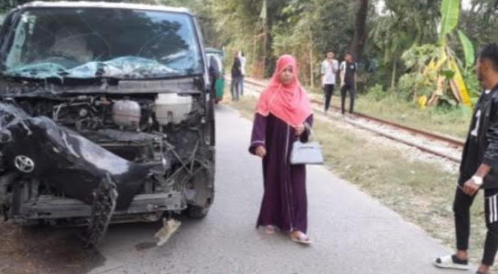 চট্টগ্রামে ট্রেনের ধাক্কায় ক্ষতিগ্রস্ত গাড়িটি ‘ওসির নির্দেশে’ ছেড়ে দেওয়ার হলো