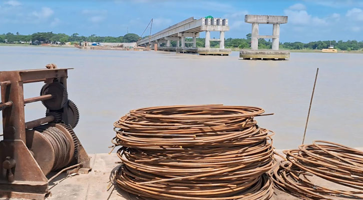 নড়াইলের নবগঙ্গা নদীর উপর বারইপাড়া সেতুর নকশা জটিলতায়