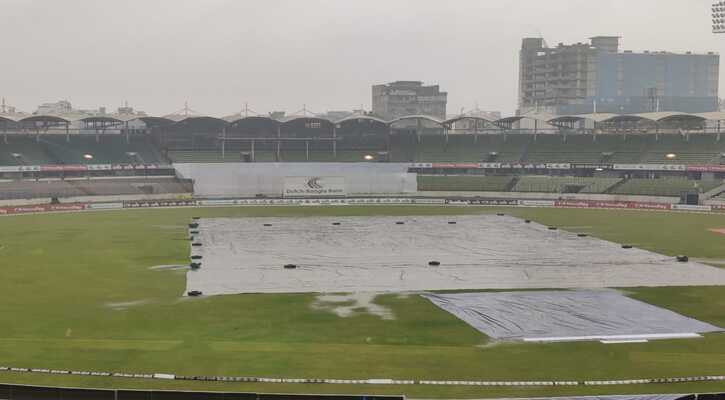 পরিত্যক্ত ঢাকা টেস্টের দ্বিতীয় দিনের খেলা