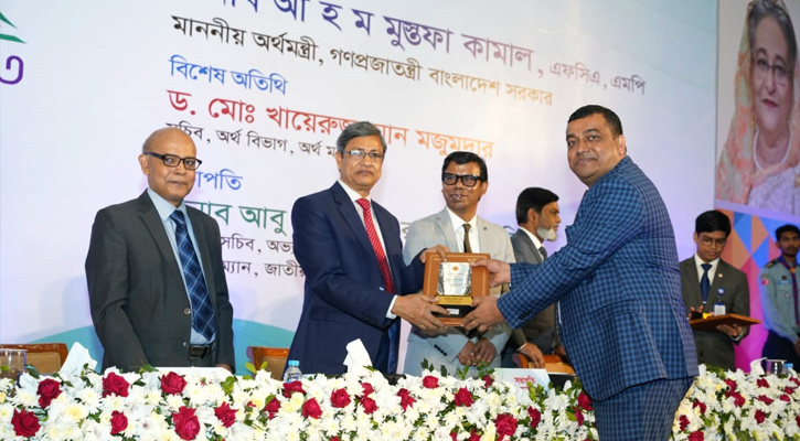 দ্বিতীয় সর্বোচ্চ করদাতা হিসেবে সম্মাননা পেলেন মোহাম্মদ জাহেদ ইকবাল