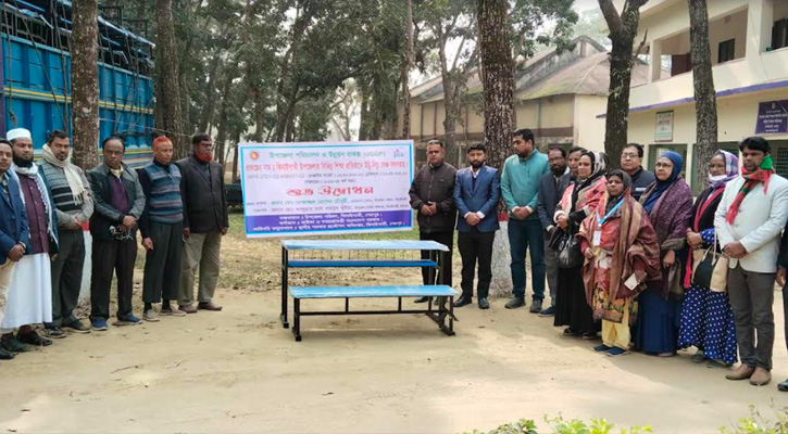 ঝিনাইগাতীতে শিক্ষা প্রতিষ্ঠানে বেঞ্চ বিতরণ