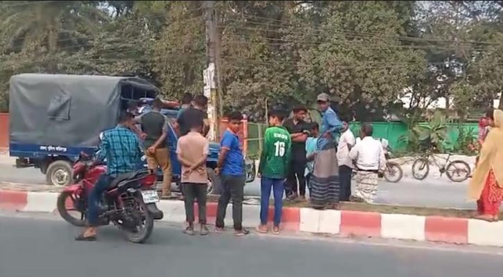 ডিভাইডারের উপর থেকে নবজাতকের মরদেহ উদ্ধার