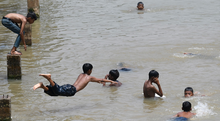 ৩৭ দিন পর কাটল তাপপ্রবাহ