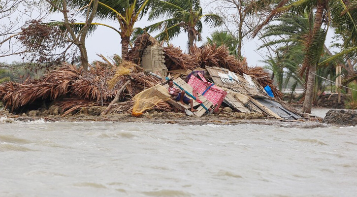 রেমালে ক্ষতিগ্রস্ত ৩৭ লাখের বেশি মানুষ