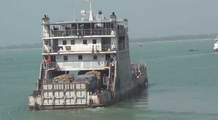 ৩৬ ঘণ্টা পর দৌলতদিয়া-পাটুরিয়ায় ফেরি চলাচল শুরু