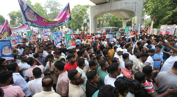 সোহরাওয়ার্দী উদ্যানে আসতে শুরু করেছেন আ.লীগের নেতাকর্মীরা