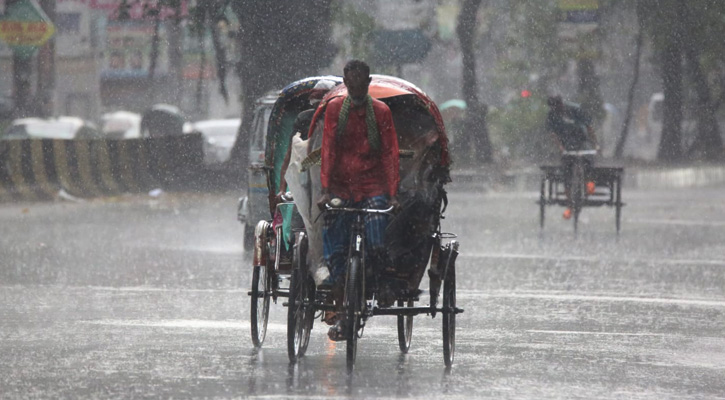 ৭২ ঘণ্টা সারা দেশে অতিভারি বৃষ্টি, পাহাড়ধসের শঙ্কা