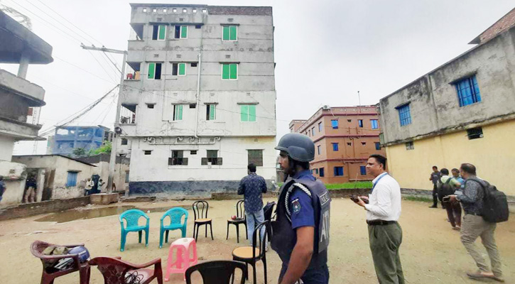 নারায়ণগঞ্জে ‘জঙ্গি আস্তানা’য় অভিযান, শক্তিশালী ৩ বোমা উদ্ধার