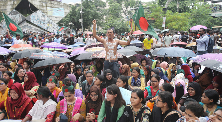 কোটা বাতিলের দাবিতে শাহবাগ মোড় অবরোধ শিক্ষার্থীদের