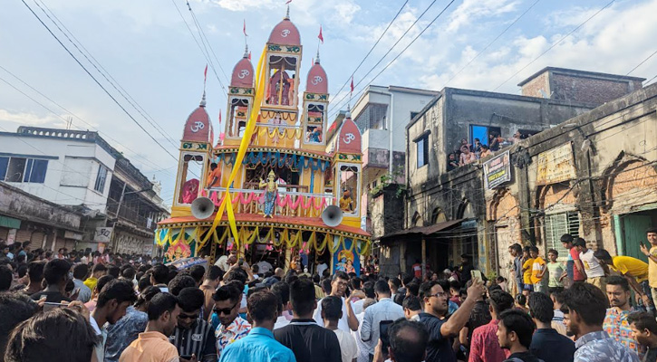 ধামরাইয়ে রথটানে উপচে পড়া ভিড়, জগন্নাথের জয়ধ্বনি