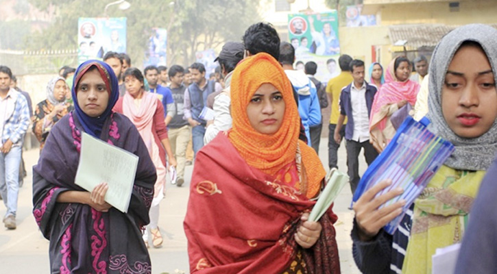 বিসিএসে পিছিয়ে পড়ছে নারীরা