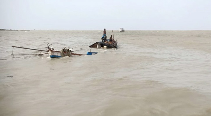 বঙ্গোপসাগরে ট্রলার ডুবি, নিখোঁজ ১৫