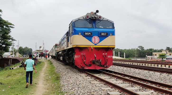 ৬ ঘণ্টা পর ঢাকায় ট্রেন চলাচল শুরু