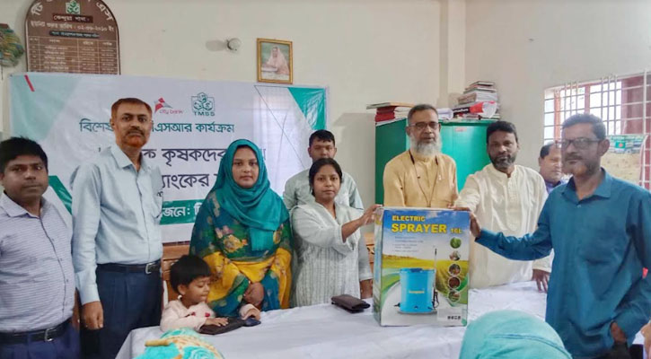 কেন্দুয়ায় প্রান্তিক কৃষকদের মাঝে কৃষি উপকরণ বিতরণ