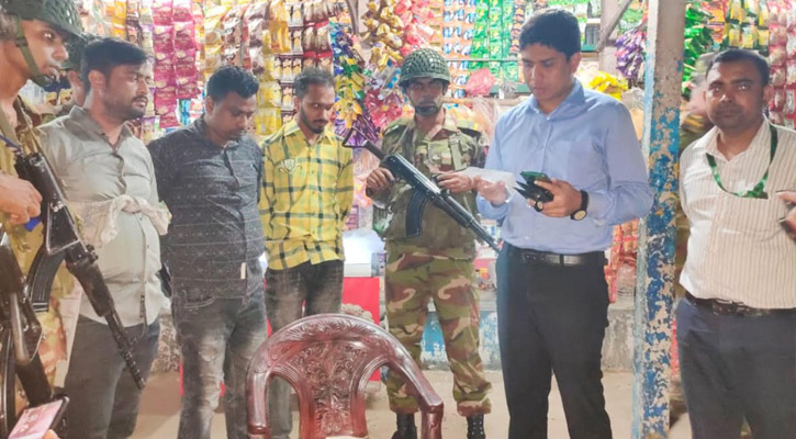 দৌলতদিয়ায় ফেরির টিকিটে অতিরিক্ত টাকা নেওয়ায় ৩ জনকে কারাদণ্ড