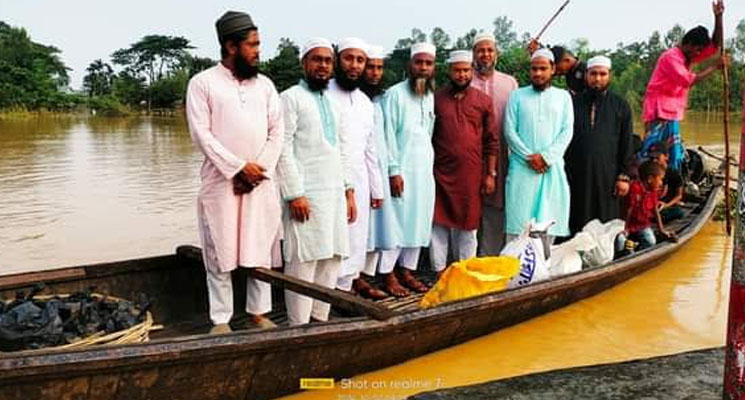 নালিতাবাড়ীতে উলামাদের উদ্যোগ বন্যার্তদের মাঝে রান্না খাবার বিতরন