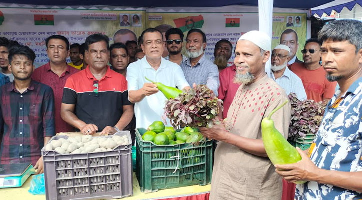 শ্রীমঙ্গলে নিত্যপ্রয়োজনীয় পণ্য কম দামে কিনতে পেরে খুশি ভোক্তারা